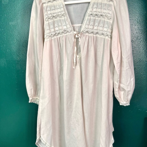 Elegant Cottagecore VINTAGE CHRISTIAN DIOR White Lace Trim Women's nightgown